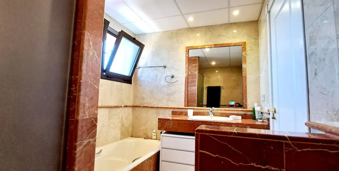 Sale of penthouse duplex in New Golden Mile 17