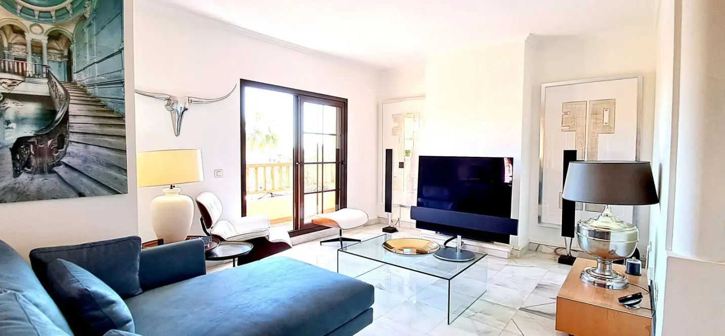 Sale of penthouse duplex in New Golden Mile 1