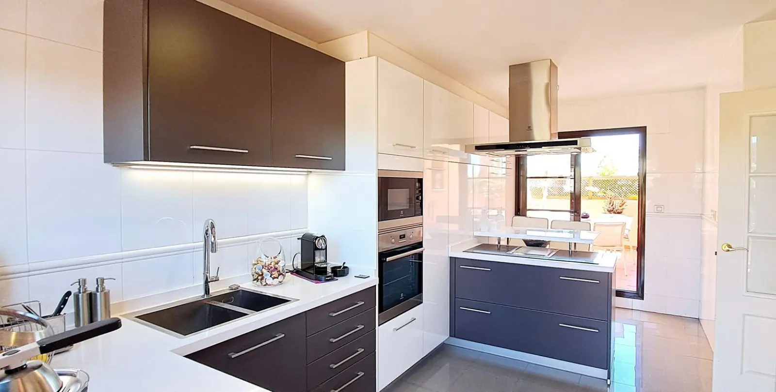 Sale of penthouse duplex in New Golden Mile 3