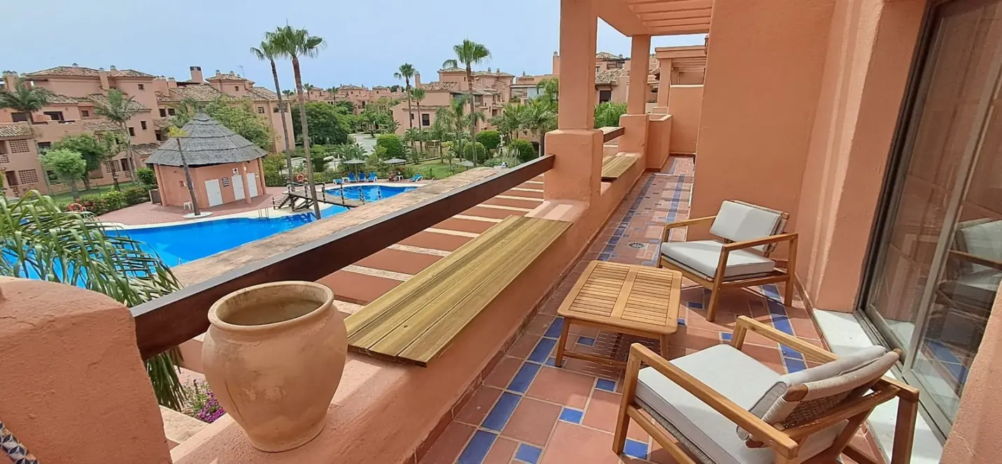 Sale of penthouse duplex in New Golden Mile 4
