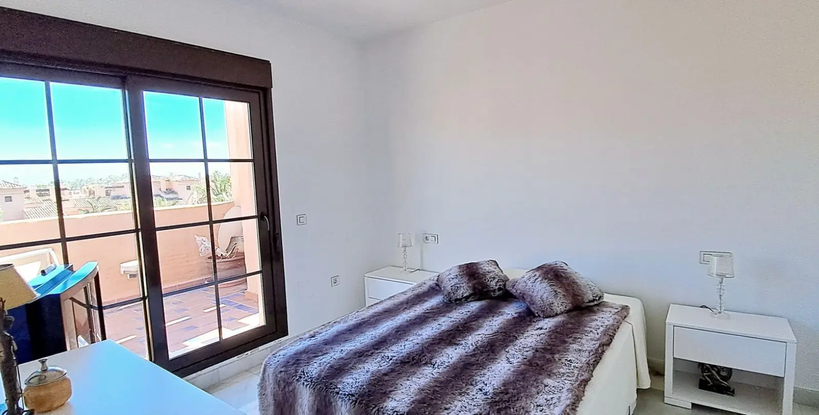 Sale of penthouse duplex in New Golden Mile 11