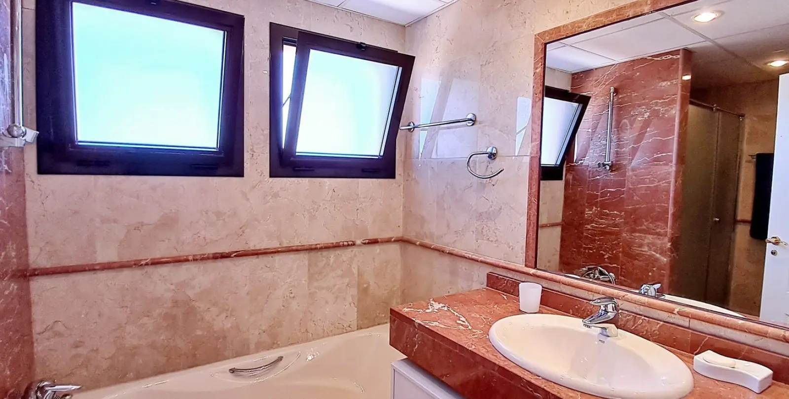 Sale of penthouse duplex in New Golden Mile 17