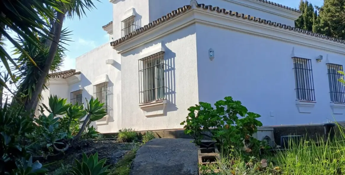 Продажа  отдельно стоящей виллы в Pueblo Nuevo de Guadiaro 1