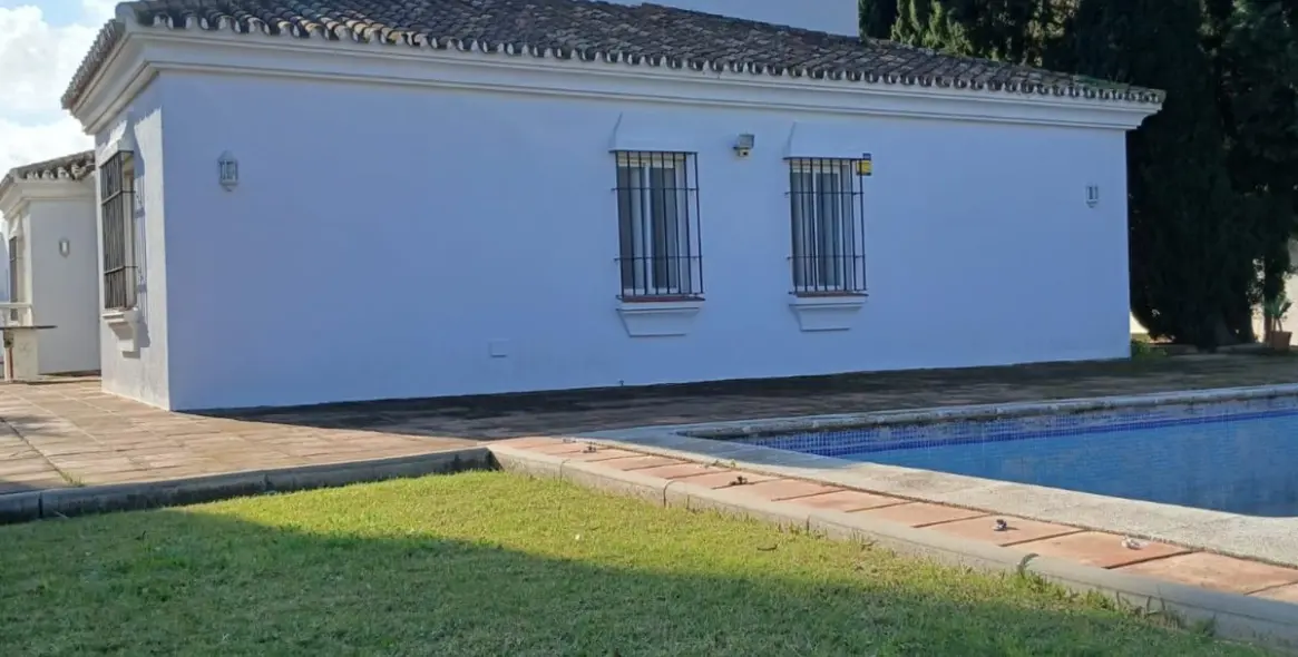 Продажа  отдельно стоящей виллы в Pueblo Nuevo de Guadiaro 8