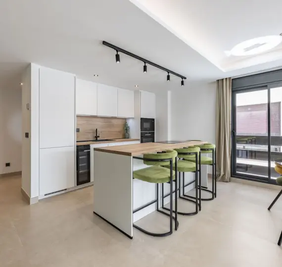 Sale of middle floor apartment in Nueva Andalucía