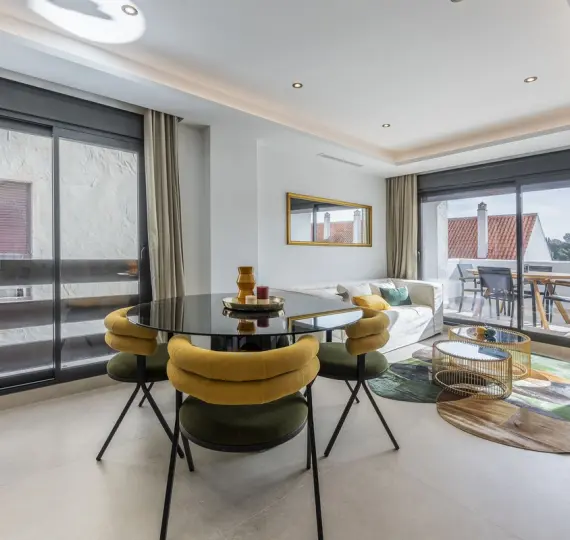 Sale of middle floor apartment in Nueva Andalucía