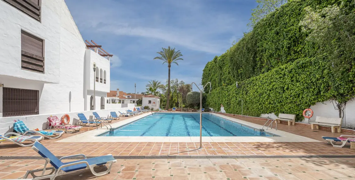 Sale of middle floor apartment in Nueva Andalucía 11