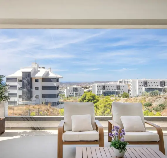 Sale of middle floor apartment in Higueron