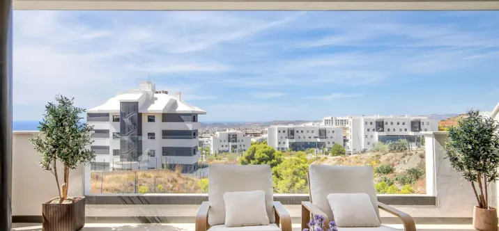 Sale of middle floor apartment in Higueron 0