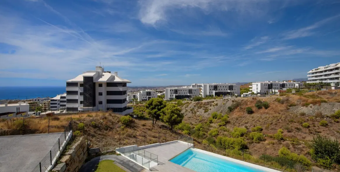 Продажа апартаментов на среднем этаже в Higueron 2