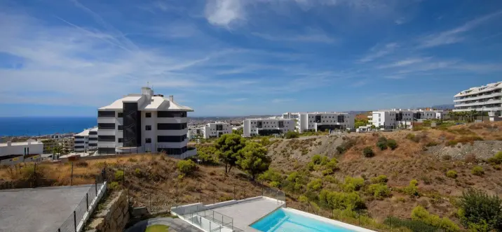 Sale of middle floor apartment in Higueron 1