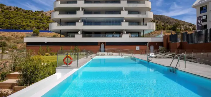 Sale of middle floor apartment in Higueron 2