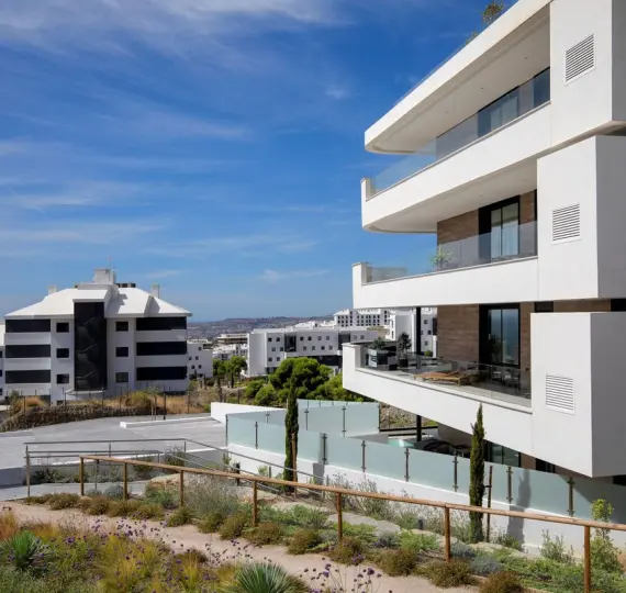 Sale of middle floor apartment in Higueron