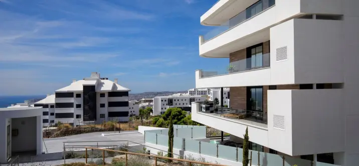 Sale of middle floor apartment in Higueron 3