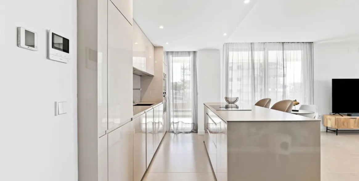 Продажа апартаментов на среднем этаже в Higueron 6