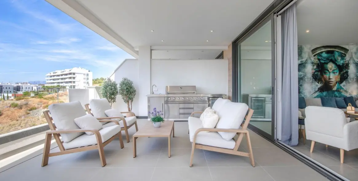 Продажа апартаментов на среднем этаже в Higueron 11