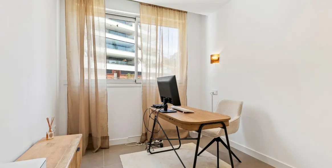 Продажа апартаментов на среднем этаже в Higueron 17