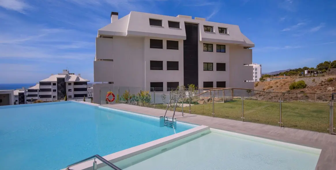 Продажа апартаментов на среднем этаже в Higueron 25