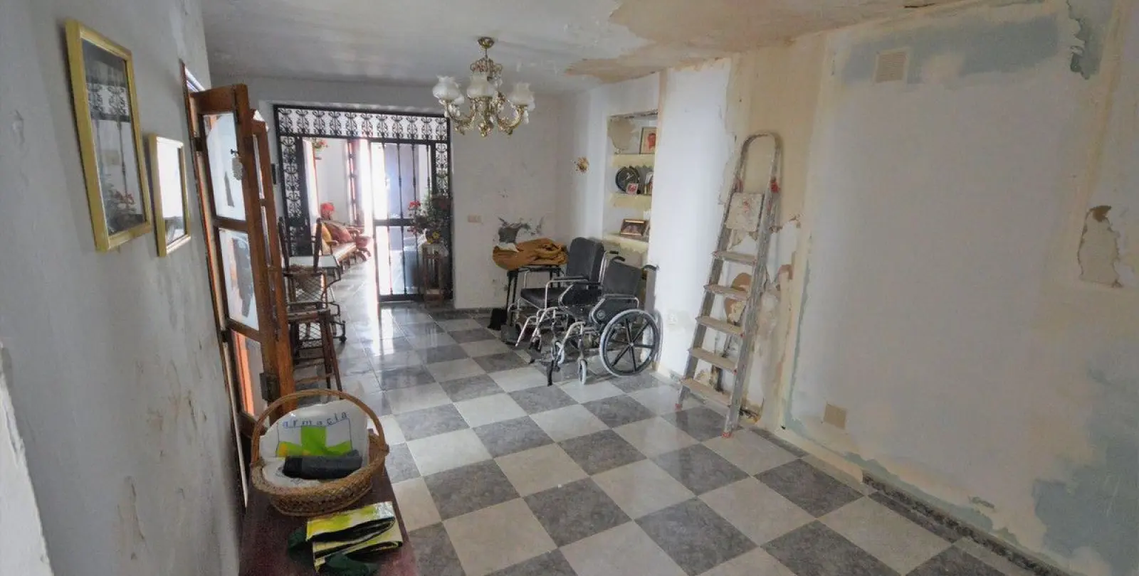 Sale of detached villa in Marbella 2
