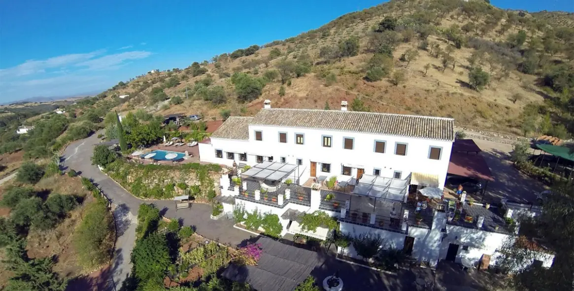 Sale of hotel in Guaro 2