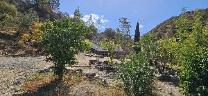 Venta de hotel en Guaro 2