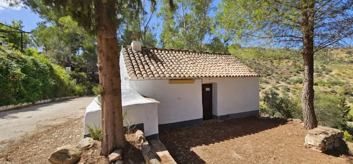 Venta de hotel en Guaro 3