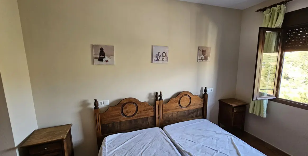 Sale of hotel in Guaro 7