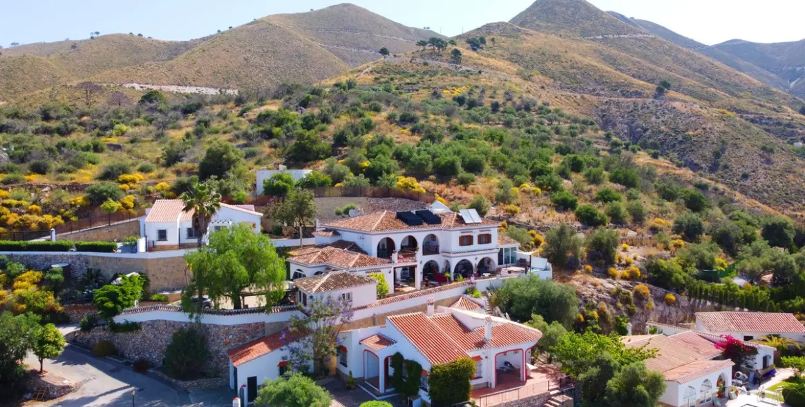 Sale of detached villa in Cómpeta 2