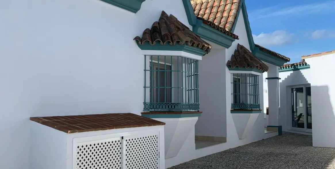 Продажа  отдельно стоящей виллы в San Roque 1