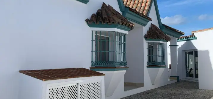 Продажа  отдельно стоящей виллы в San Roque 0