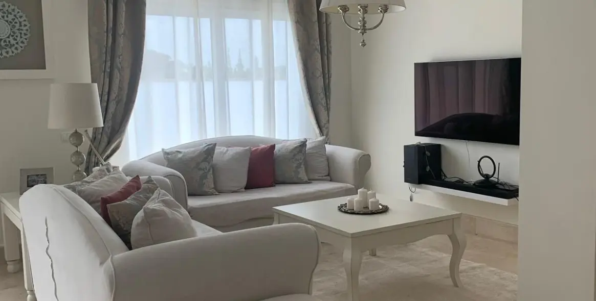 Продажа  отдельно стоящей виллы в San Roque 2