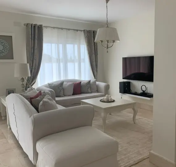 Продажа  отдельно стоящей виллы в San Roque