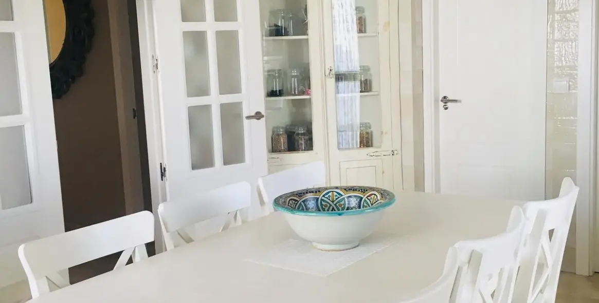 Продажа  отдельно стоящей виллы в San Roque 4