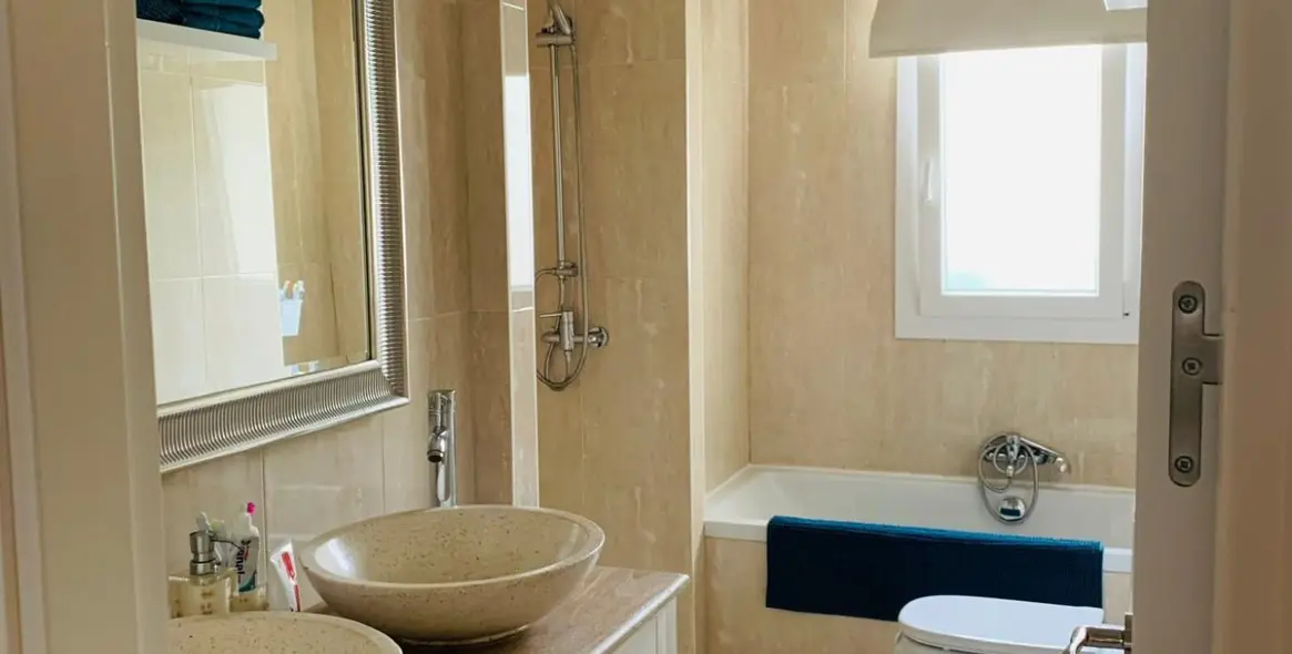 Продажа  отдельно стоящей виллы в San Roque 11