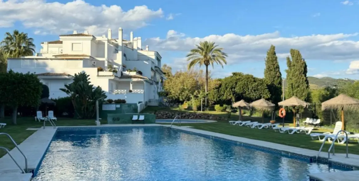 Sale of penthouse duplex in Río Real 1