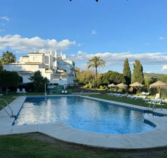 Sale of penthouse duplex in Río Real