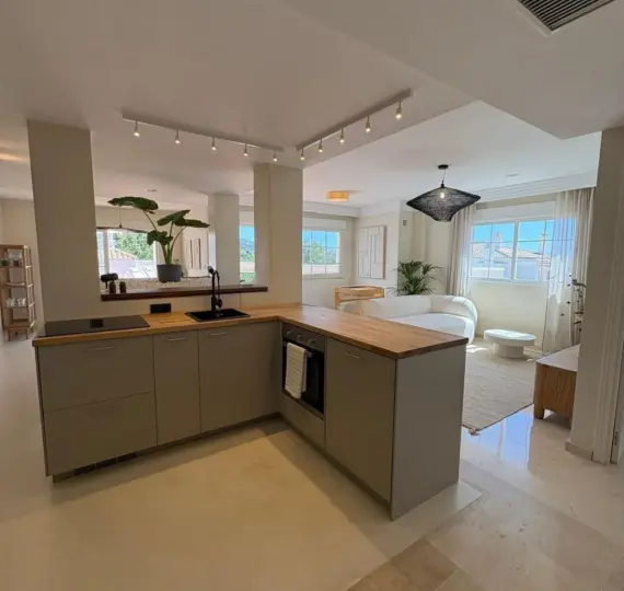 Sale of penthouse duplex in Río Real