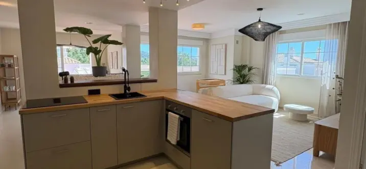 Sale of penthouse duplex in Río Real 2