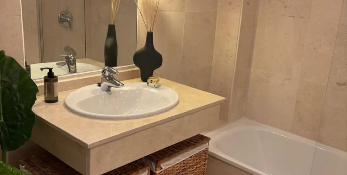 Sale of penthouse duplex in Río Real 9