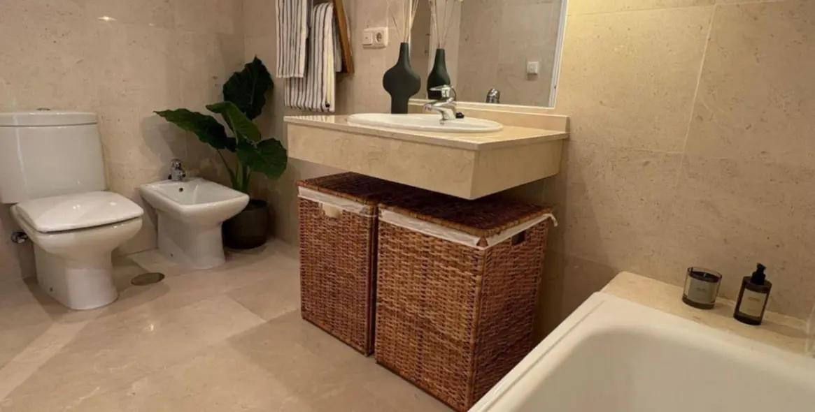 Sale of penthouse duplex in Río Real 10