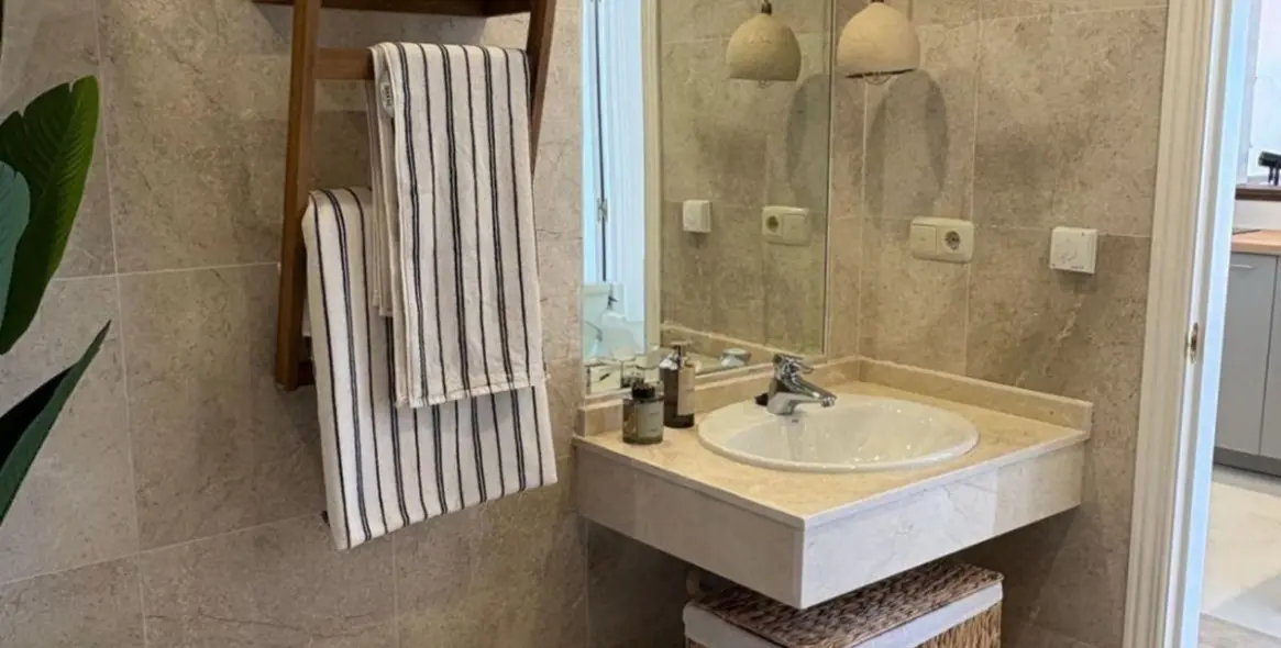 Sale of penthouse duplex in Río Real 12