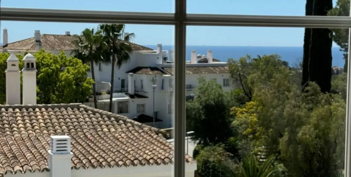 Sale of penthouse duplex in Río Real 15