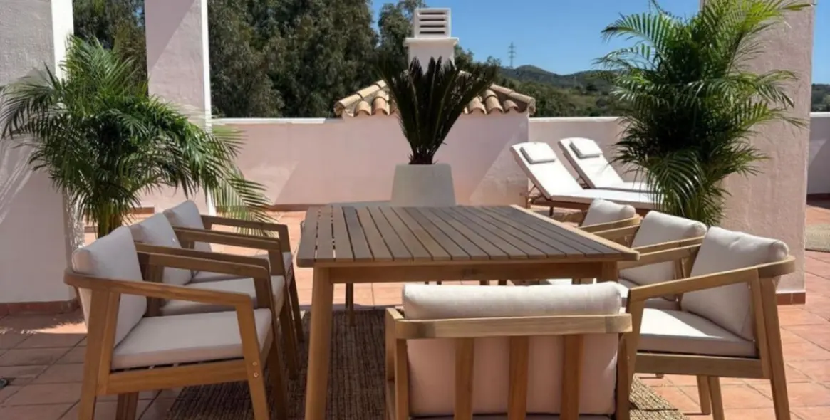 Sale of penthouse duplex in Río Real 17