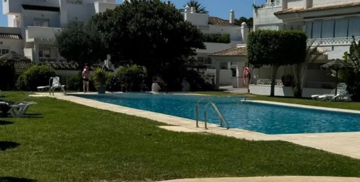 Sale of penthouse duplex in Río Real 20