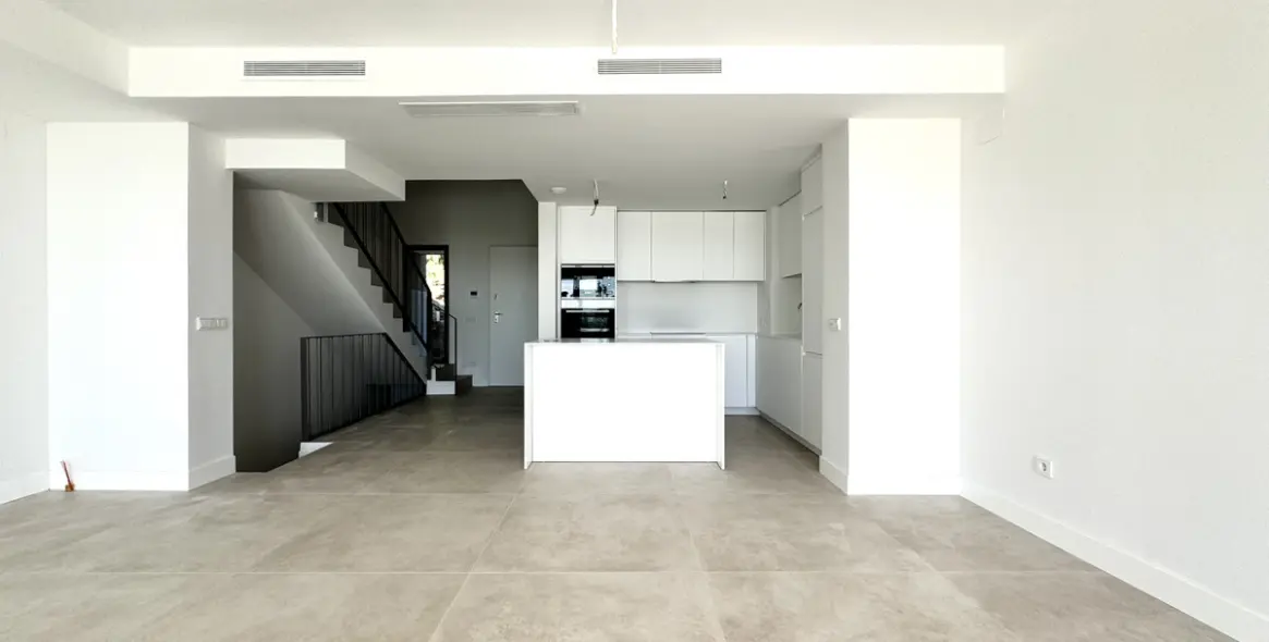 Продажа дома на две семьи в El Chaparral 13