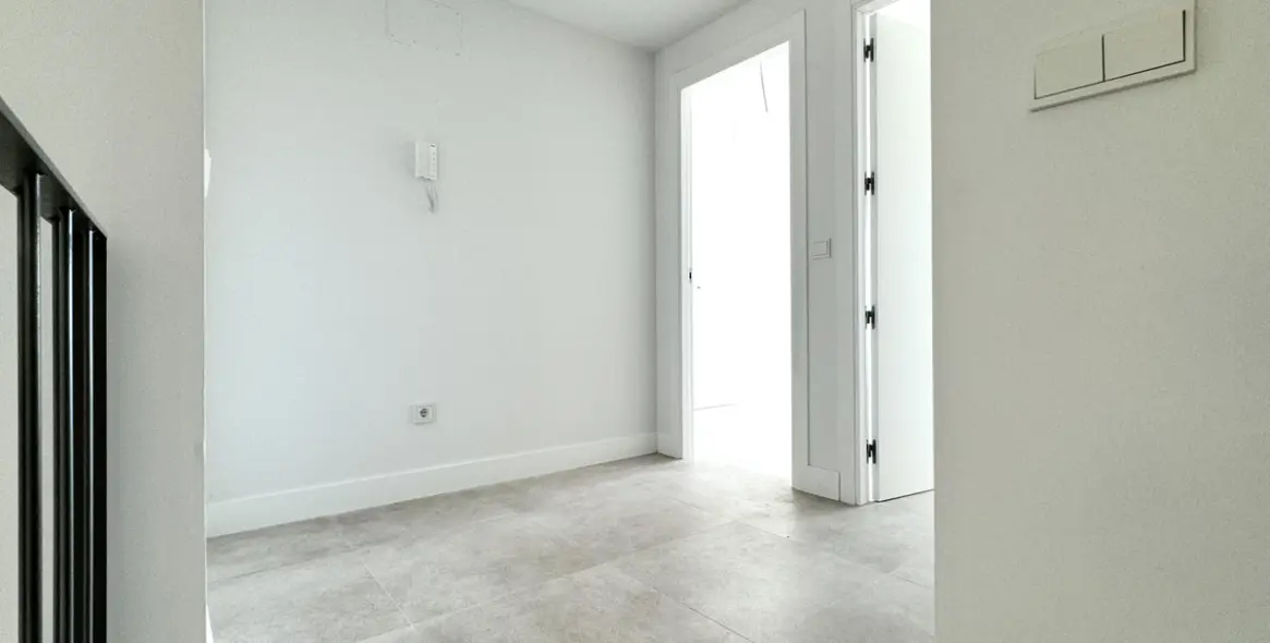 Продажа дома на две семьи в El Chaparral 23