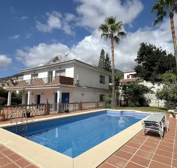 Продажа  отдельно стоящей виллы в Mijas