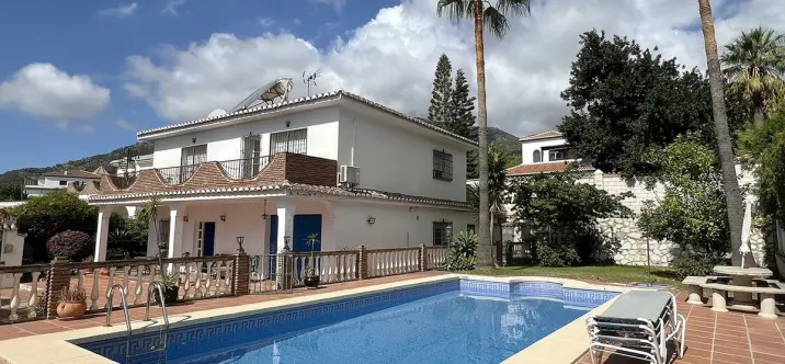 Продажа  отдельно стоящей виллы в Mijas 0