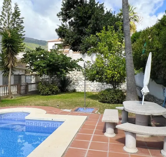 Продажа  отдельно стоящей виллы в Mijas