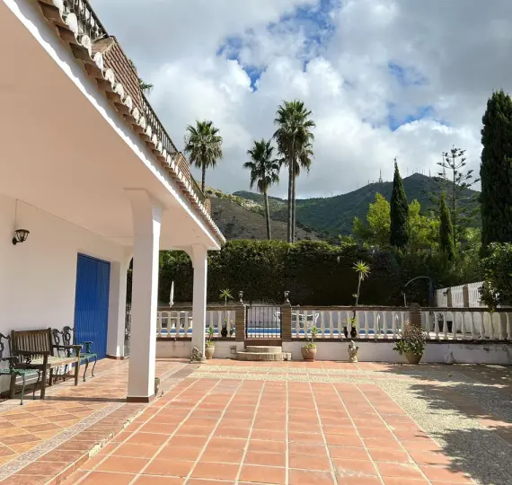 Продажа  отдельно стоящей виллы в Mijas
